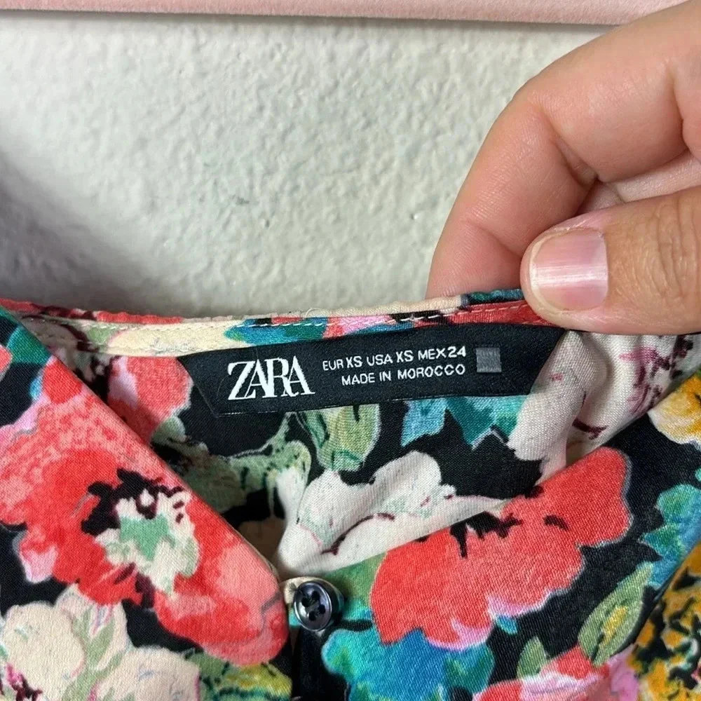 Zara Floral Mini Dress Silk Satin Feel V-Neck Puff Sleeves Button Accents SZ XS